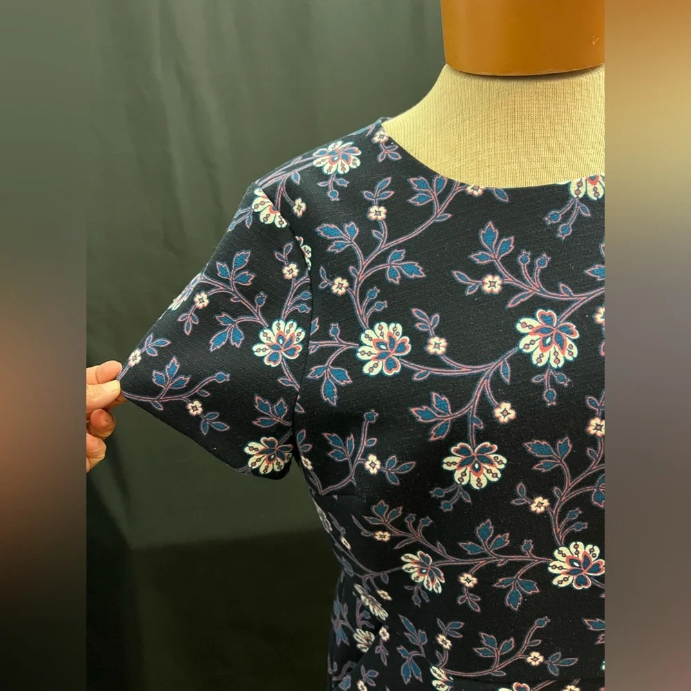 EUC - Loft - navy floral sheath dress - size 12 petite - Picture 3 of 7